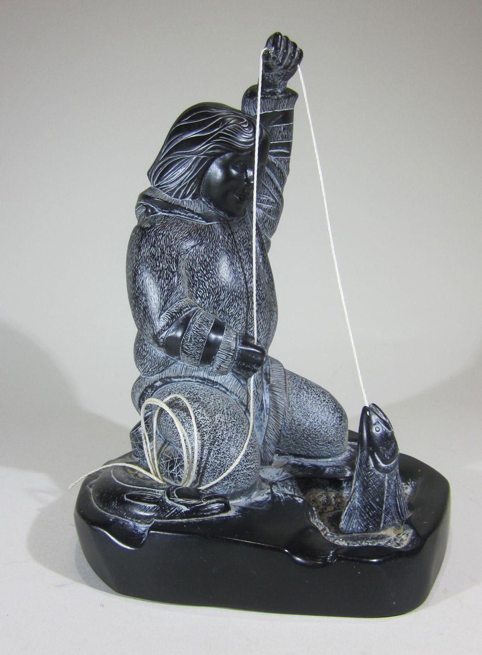 Sculture & Statue: Junger Inuit am Eisfischen – Usato da Bäretswil venduto da robsonantik