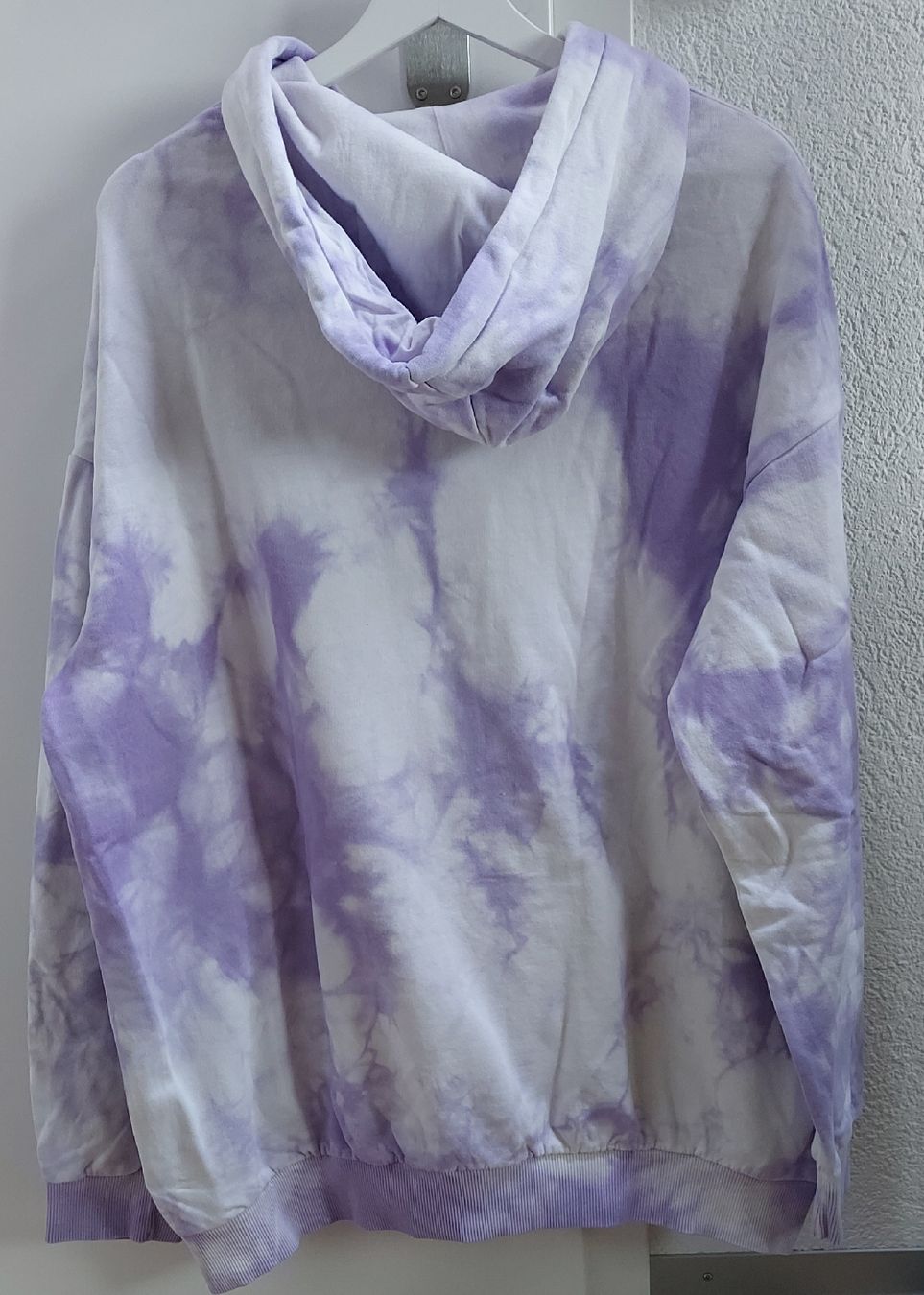 Pullover & Sweatshirts: Weiss Violleter Hoodie – Neu (gemäss Beschreibung) aus Alterswil FR von fas_n9yt 1
