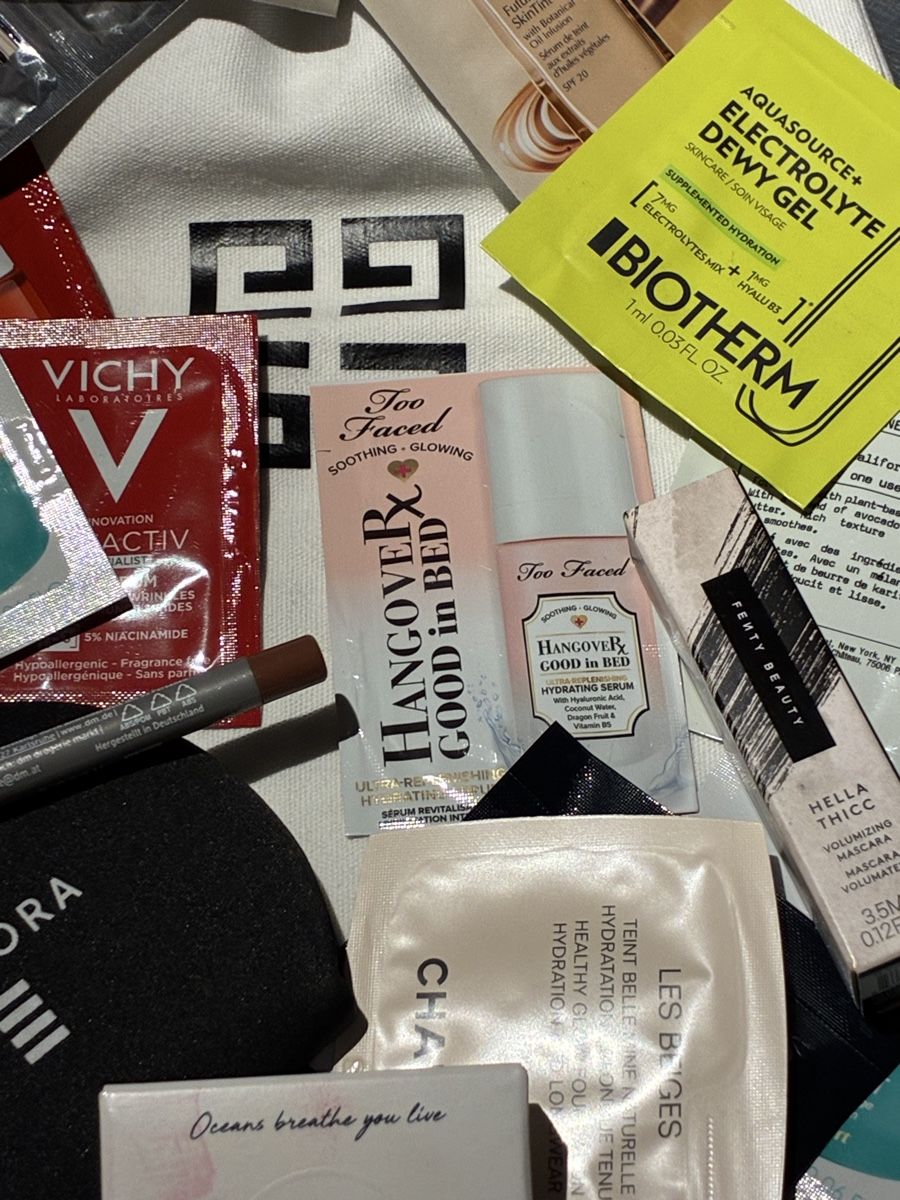 Soins du visage: Hübsche Stofftasche Givenchy gefüllt mit Proben - neu :-) – Neuf avec emballage d'origine à Niederglatt ZH par karinso 7