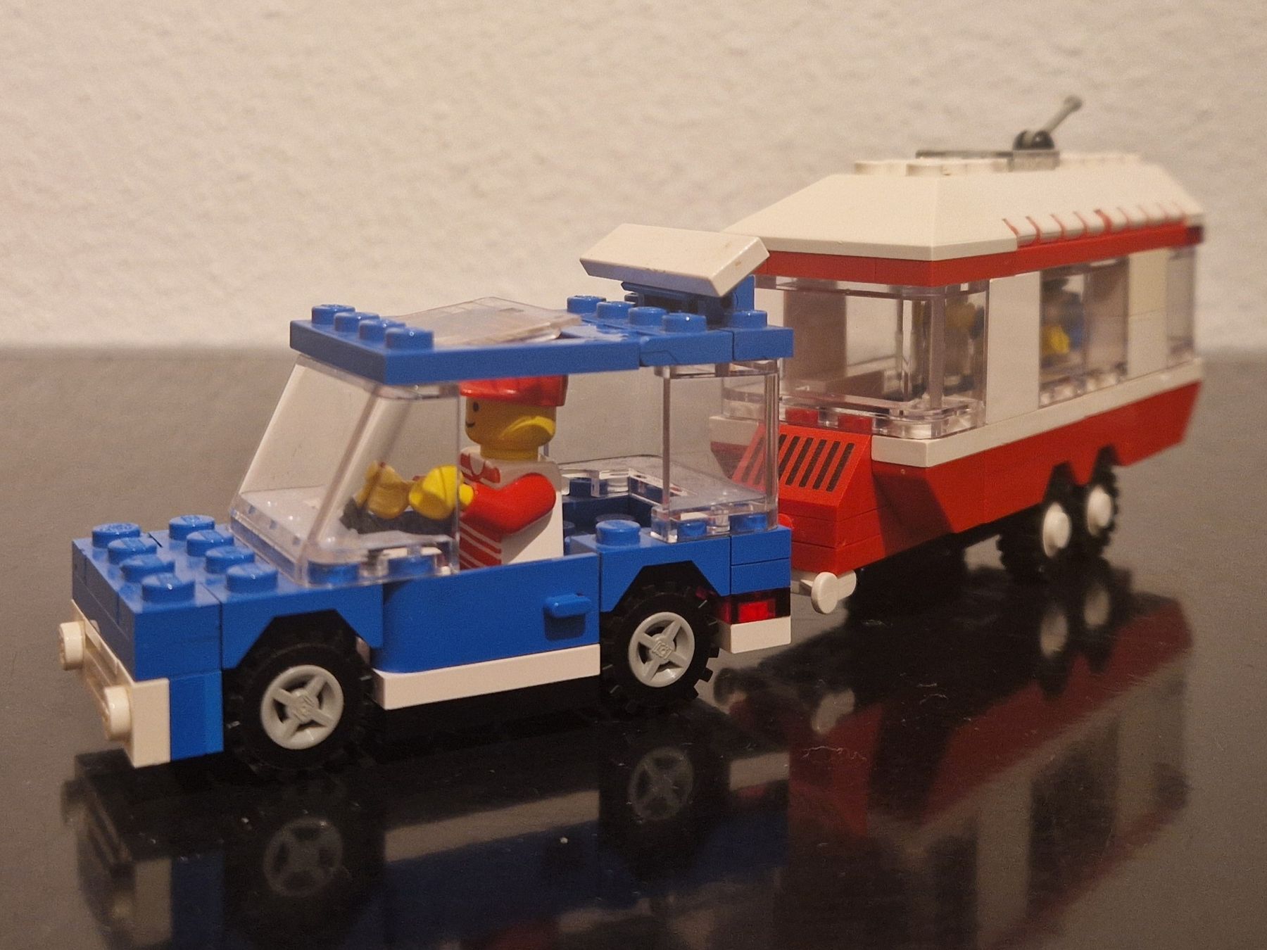Lego Giocattoli: Wohnwagen mit Auto – Usato da Opfikon venduto da Meug 1