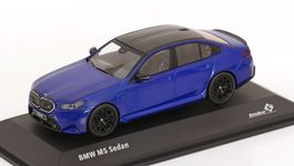 BMW M5 Limousine G90 seit 2025 Marina Bay blau met. /schwarz