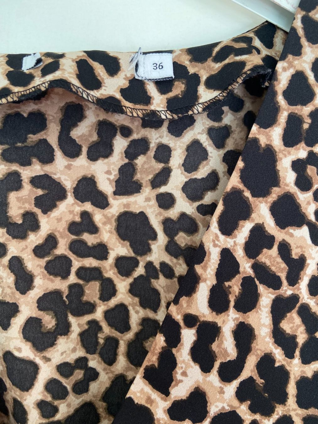 Blusen: Bluse Leoprint, Fashionnova gr S – Gebraucht aus Jonen von Lux.K. 1