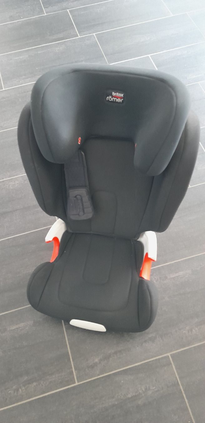 Britax Römer Seggiolini per auto: Römer Britax Kidfix XP Kindersitz Schwarz – Usato da Steinmaur venduto da rhabarberbarbar