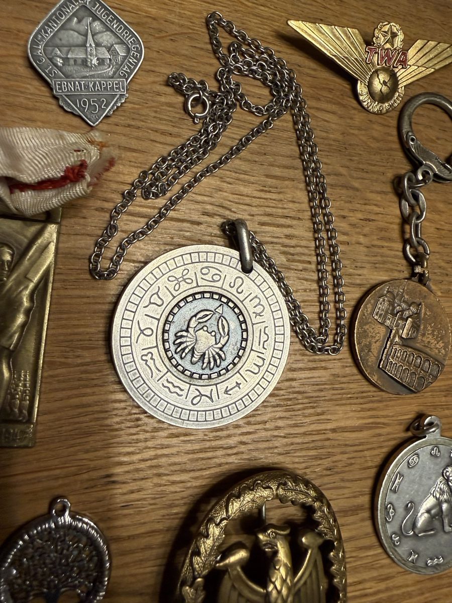 Broschen & Nadeln: Konvolut Orden, Abzeichen, Anhänger, Brosche, – Gebraucht aus Goldach von Messerguru 2