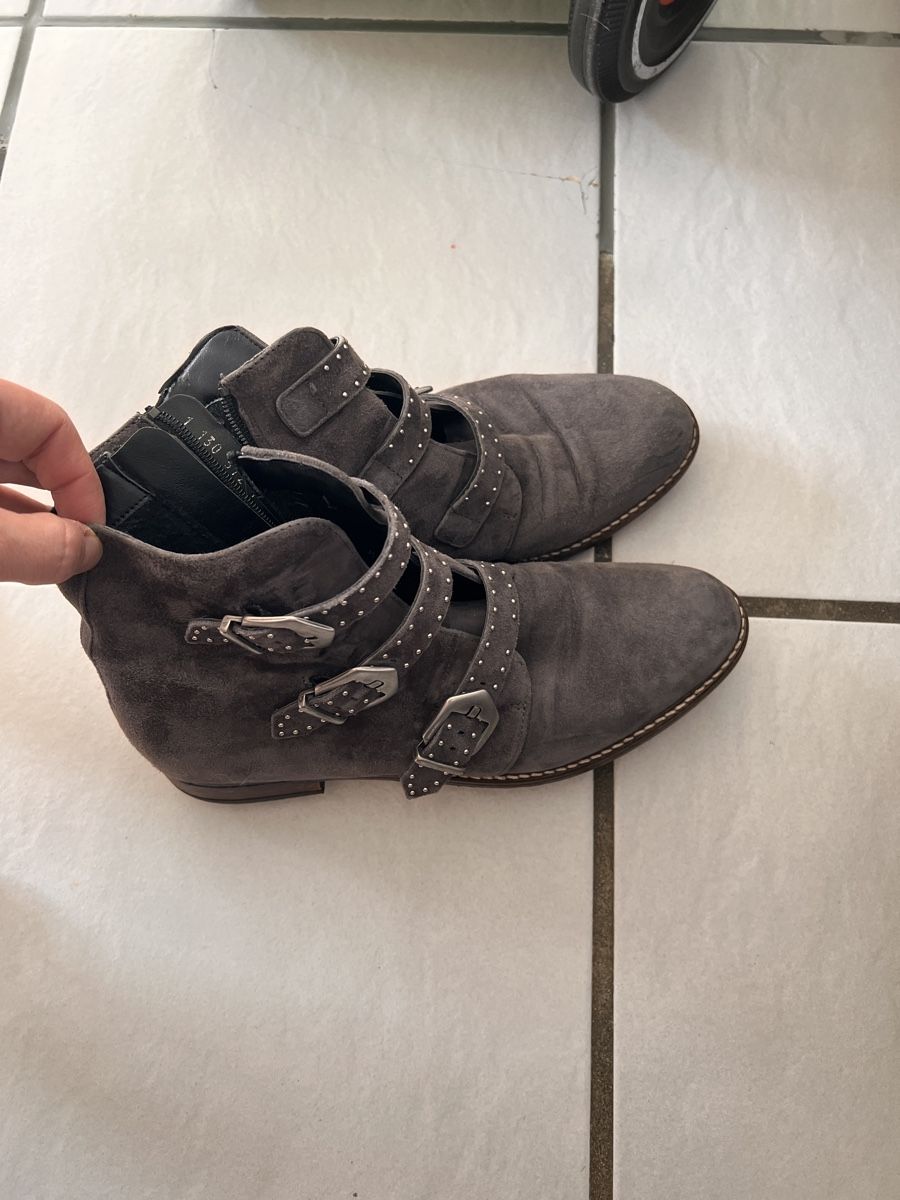 Scarpe da donna: Graue Wildleder Stiefeletten mit Schnallen,gr.38 – Usato da Diegten venduto da kip_wg9z 1