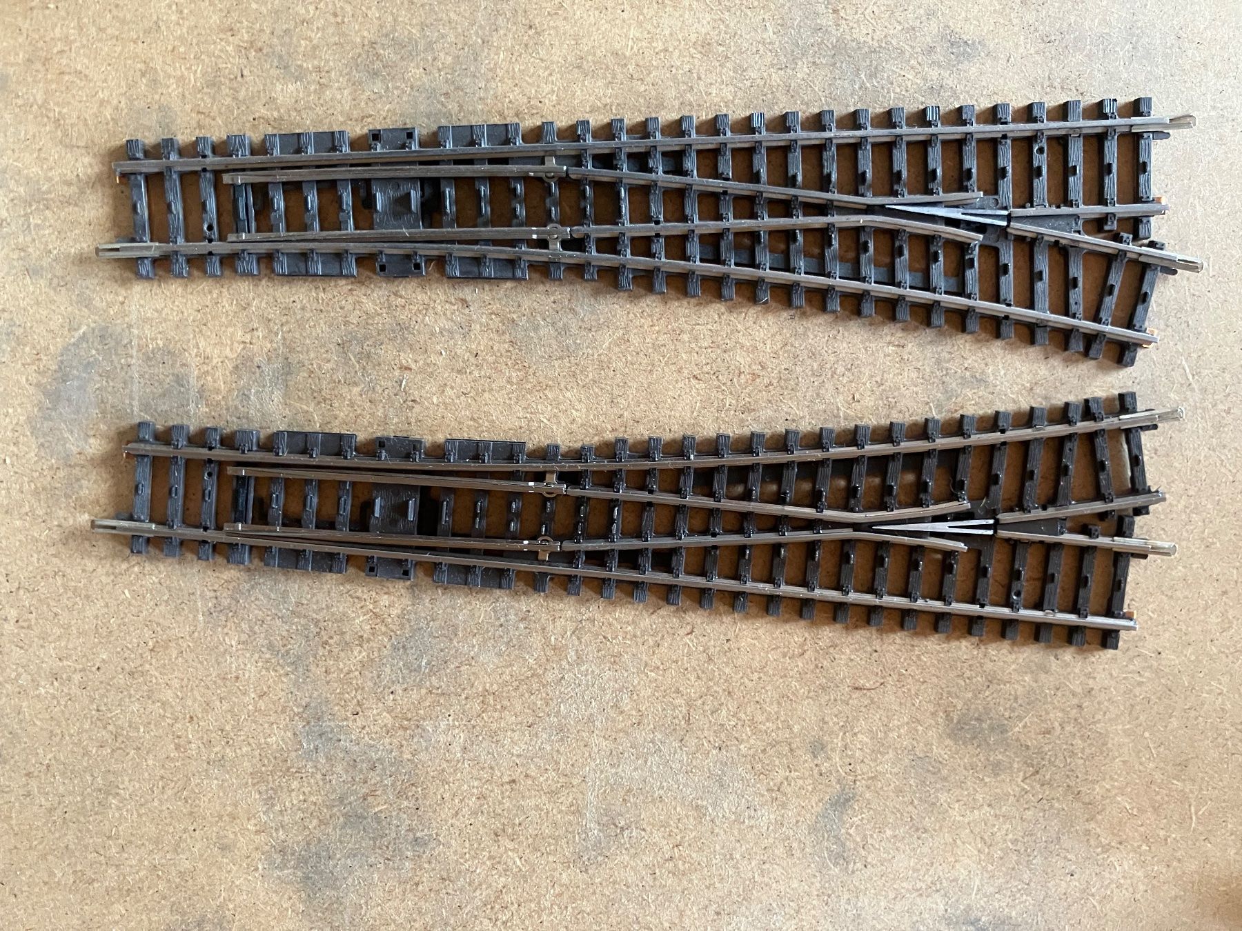 Märklin Modellini di ferrovie: K Gleis Weichenpaar 22715/16 – Usato da Mont Tramelan venduto da Oktober1958