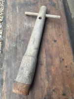 Objet ancien en bois massif – outil agricole ou artisanal