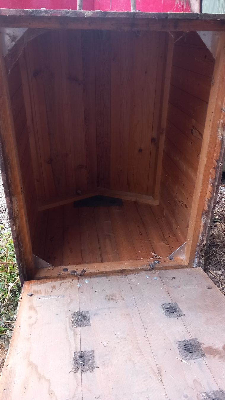 Cucce & Letti: Hundehütte  ,  Hasenstall  ? – Difettoso da Burgistein venduto da pender 6