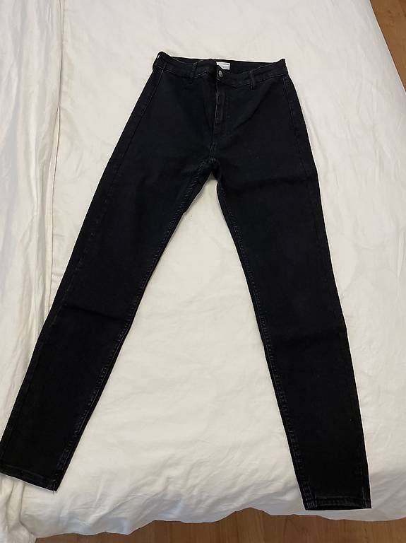 Jeans: Schwarze Skinny Jeans – Nuovo (secondo la descrizione) da Glis venduto da SabrinaXA