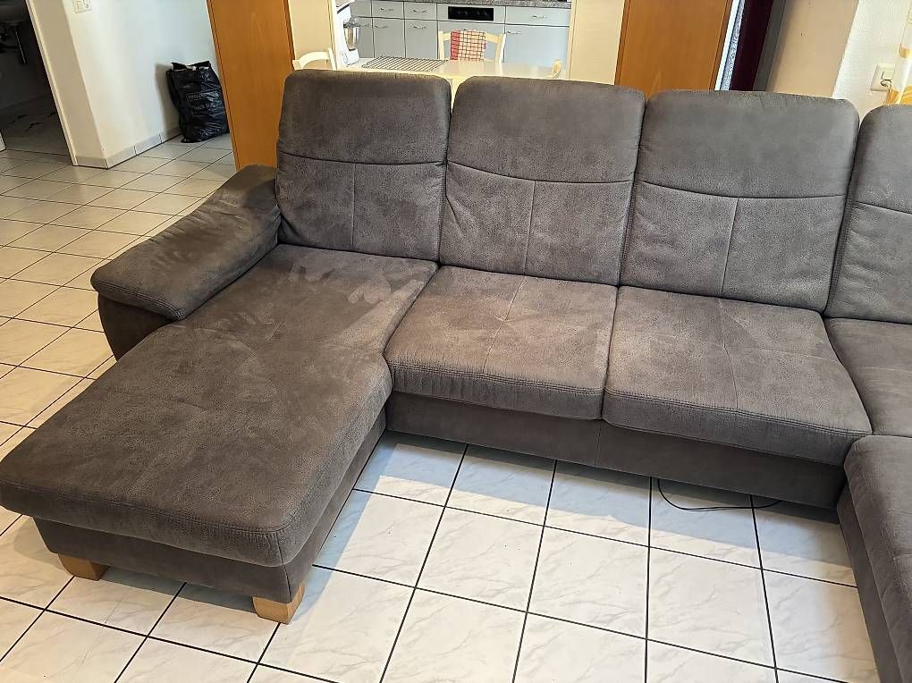 Divani: Couch / Wohnlandschaft / Stoff: Taurus in Lederoptik /Grau – Usato da Schaan venduto da MivrSh 3