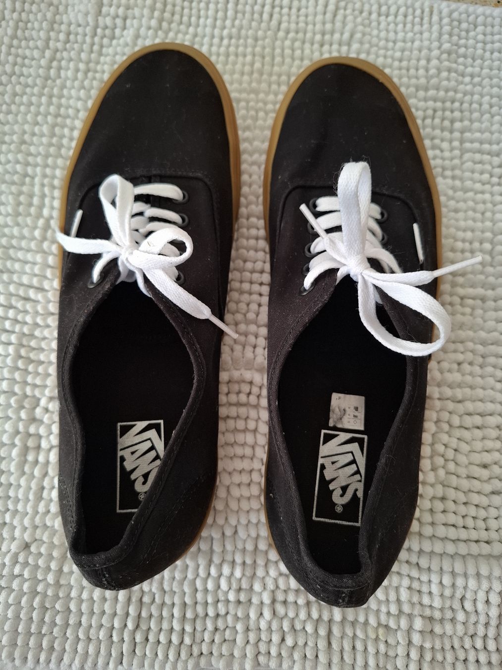 Vans Chaussures hommes: Vans baskets noires et gomme, taille 46 – Neuf (Voir description) à Le Locle par sAm_2112