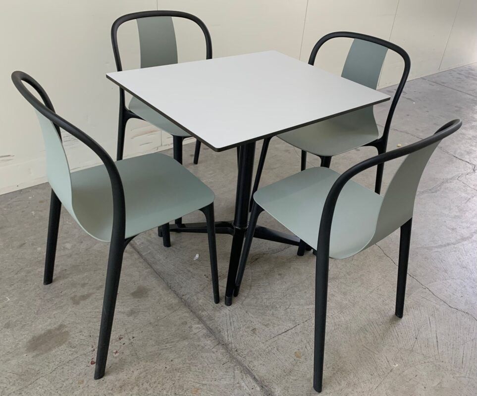 Tischset: Bistro Tisch und Stühle von Vitra – Gebraucht aus St. Gallen von MSMoebelhandel 2