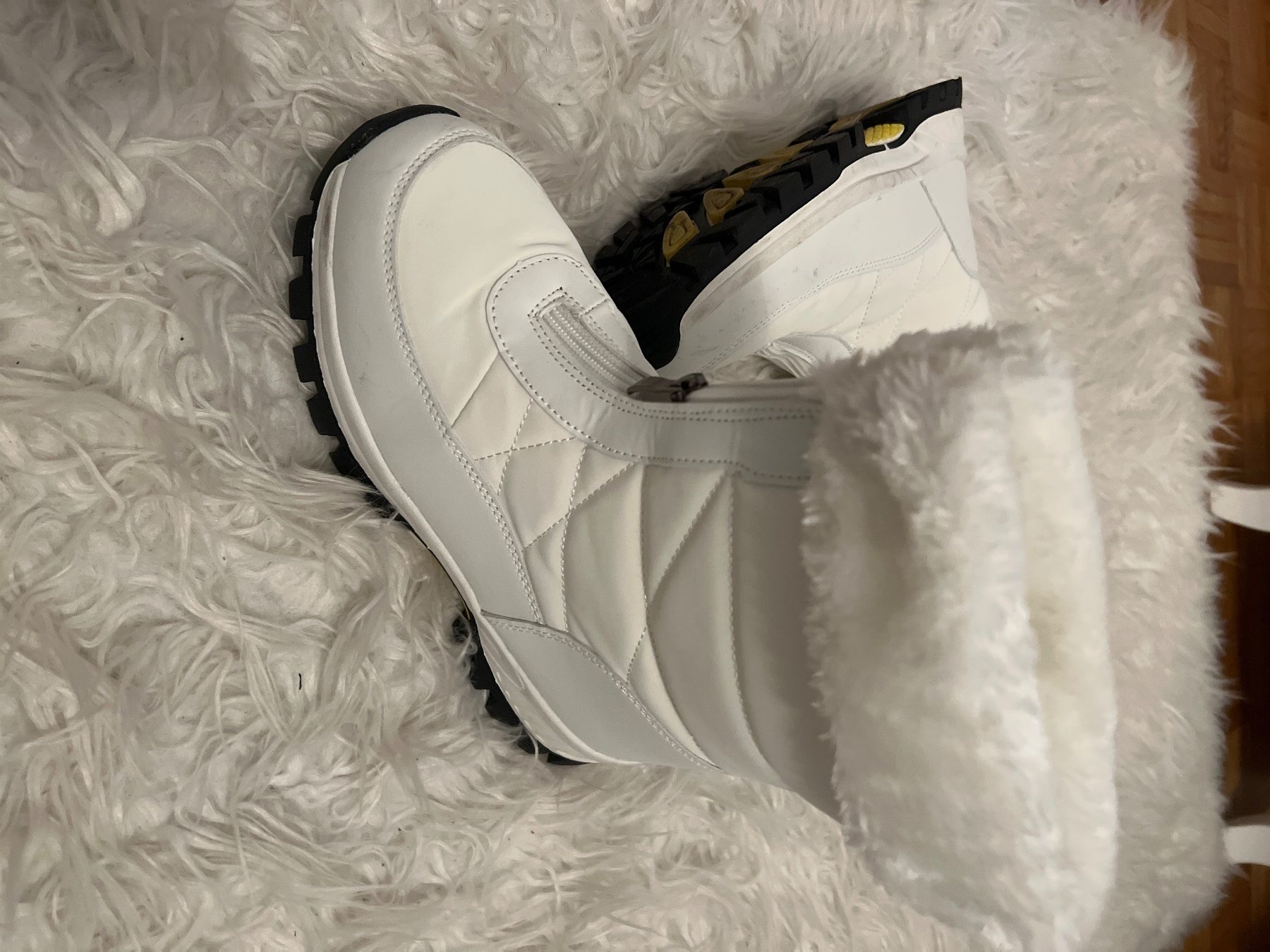Scarpe da donna: Bottes d'hiver blanches fourrées, pointure 38 – Usato da Lausanne venduto da arm_7t8p 1