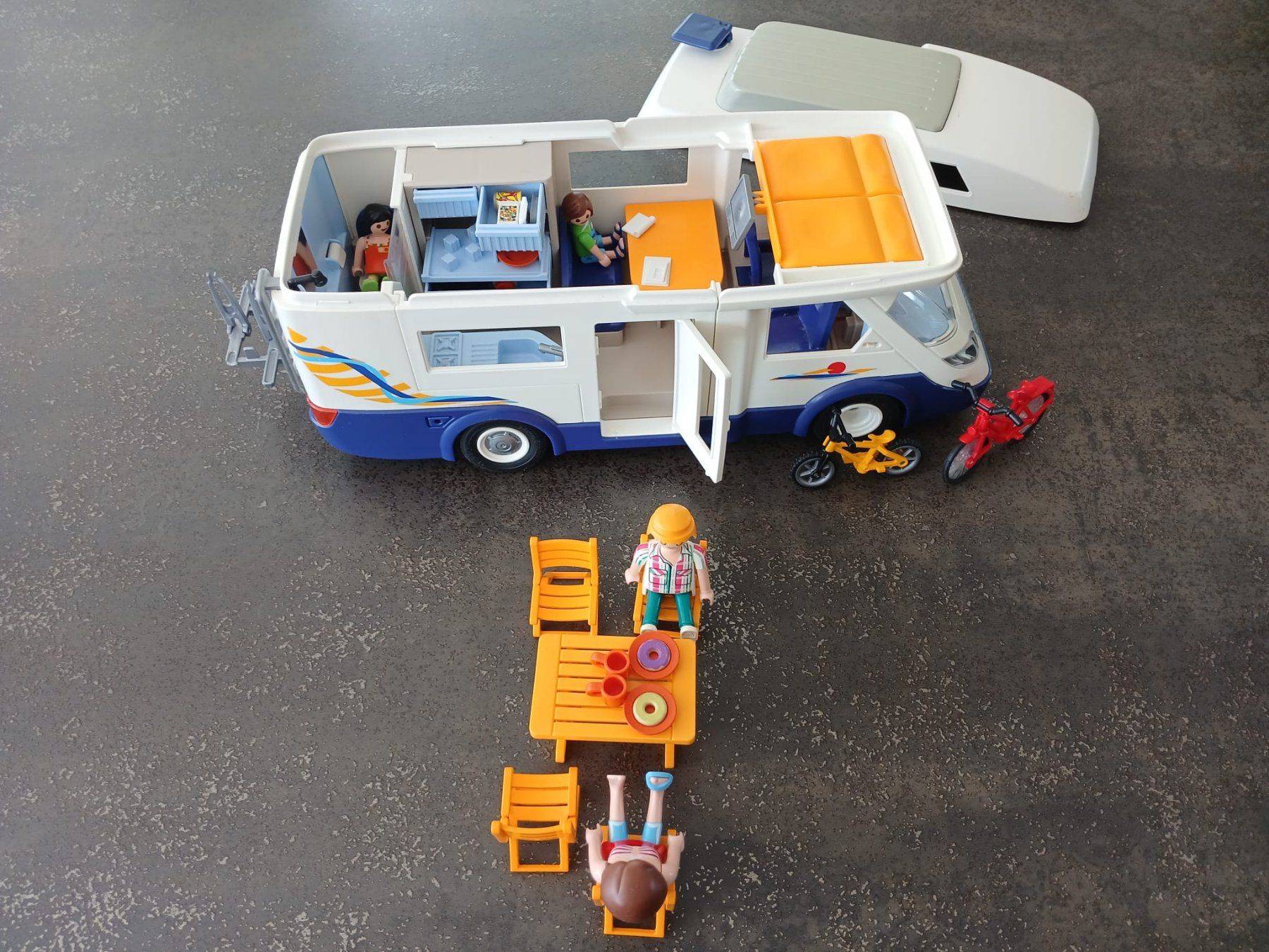 Playmobil Jouets: Playmobil Camping car – D'occasion à Delémont par oli_5d8n
