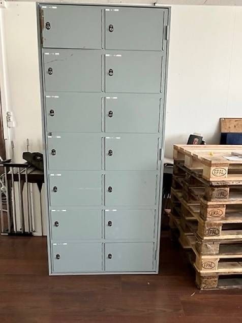 Armadi: Metalschrank mit abschliessbaren Boxen – Usato da Ziefen venduto da chr_6wmc 2