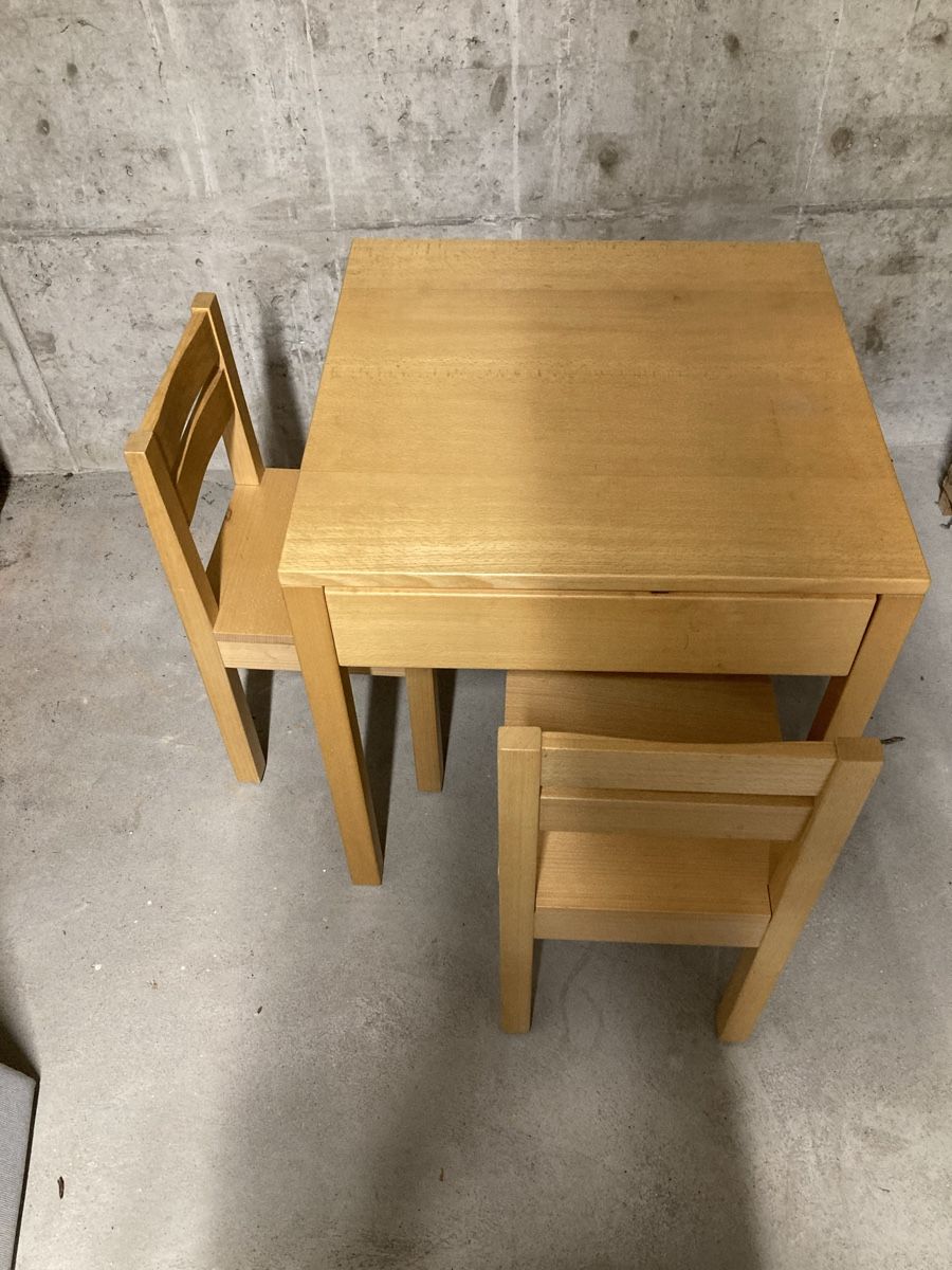 Tables: Kindertisch, handgemacht – D'occasion à Zürich par Sarah.ZH01