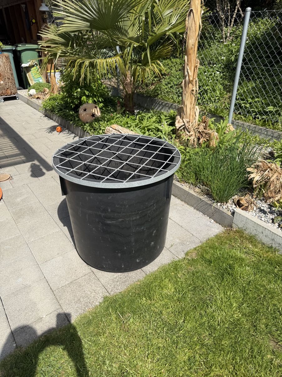 Annaffiatura & Irrigazione: Wassertonne mit Metal-Rost – Usato da Jegenstorf venduto da jenny2002 3