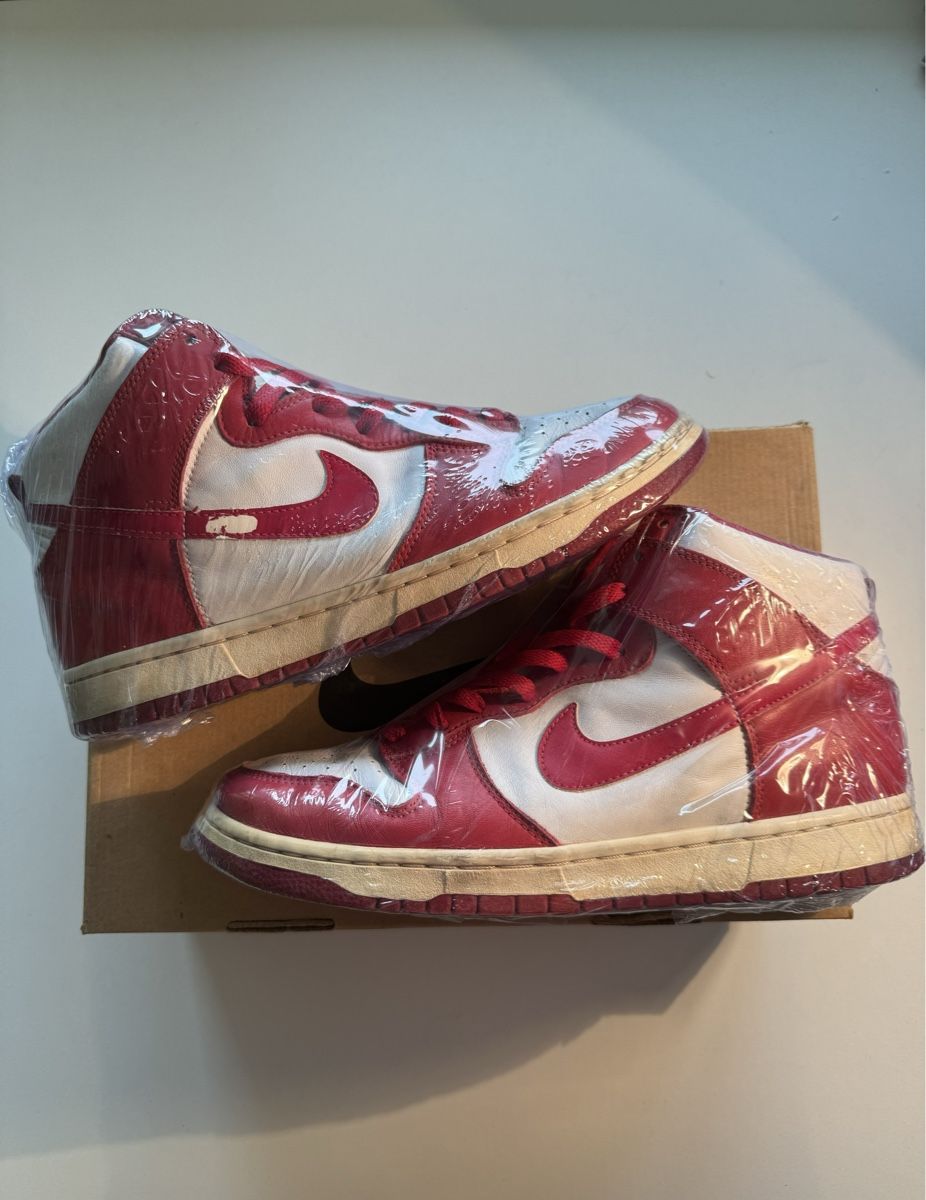 Nike Scarpe da uomo: Nike Dunk High Red 1999 – Usato da Zürich venduto da liv.io