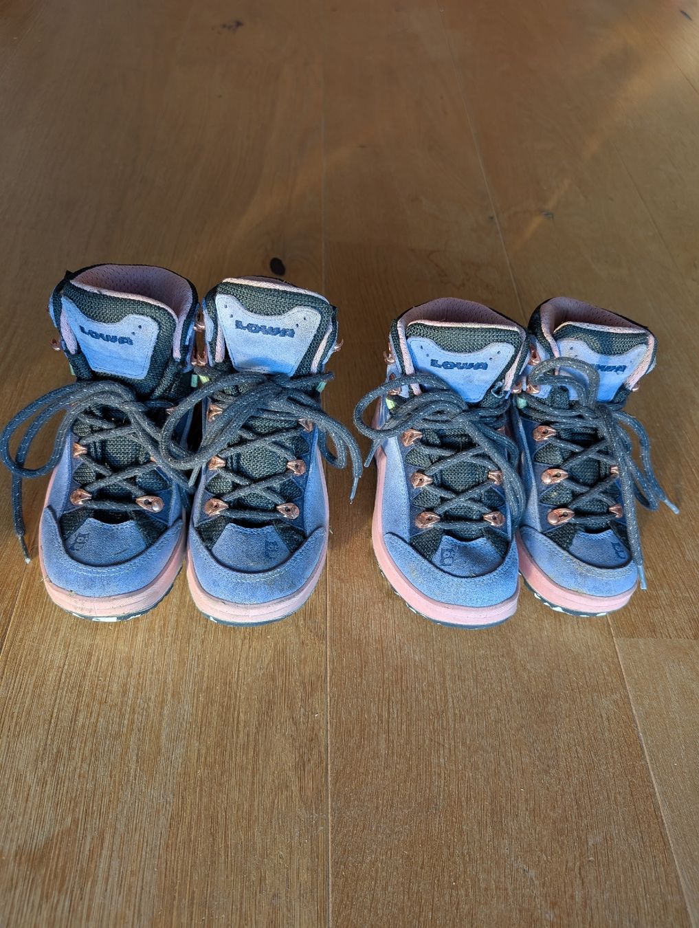 Lowa Scarpe per ragazzi: LOWA Kinderschuhe Gr. 28+29 – Usato da Wangen an der Aare venduto da KK1014