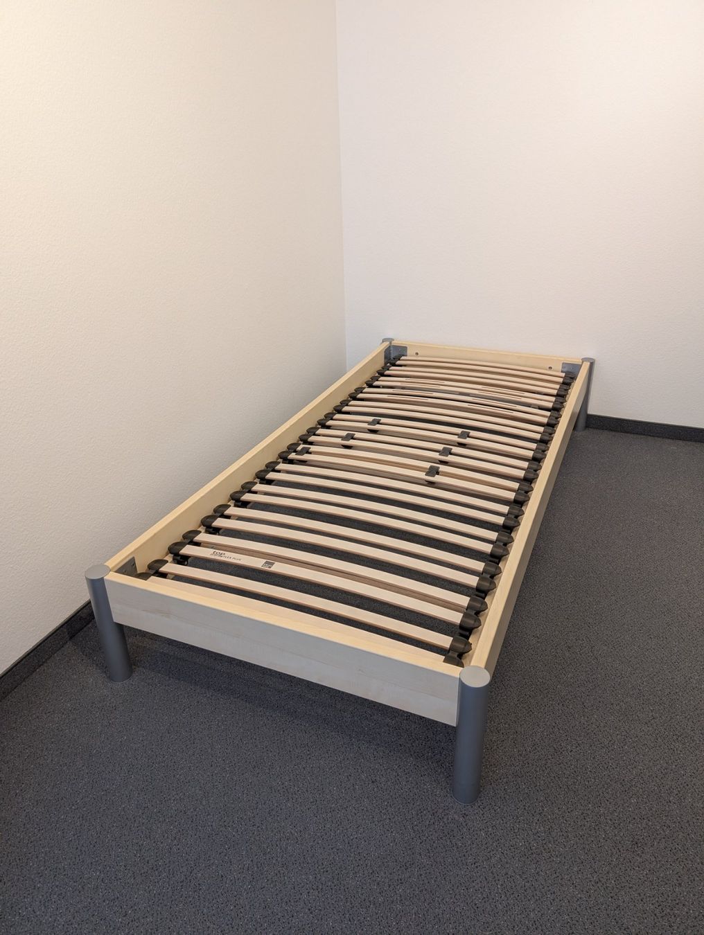 Letti: Holzbett modern & schlicht – Usato da St. Gallen venduto da CN_sg 1
