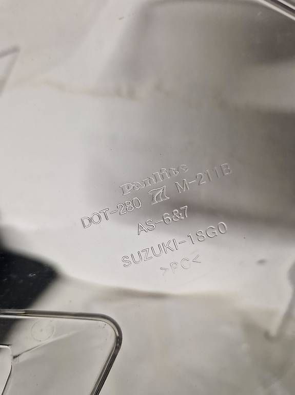 Tutti i ricambio per moto: Original Suzuki Windschild DOT-280 M-211B – Usato da Rumlikon venduto da Faederli85 2
