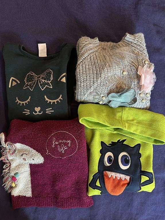 Maglioni & Felpe: versch. Pullover pro Stück 116/122 – Usato da Regensdorf venduto da Piritatti
