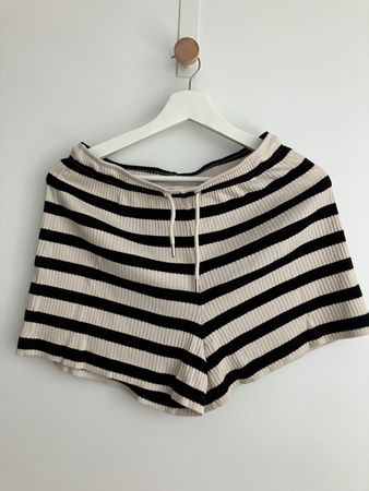 Shorts gestreift 