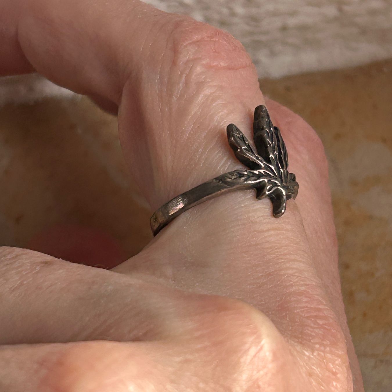Anelli: Silber Ring mit Hanfblatt Motiv (57.5) – Usato da Laufen venduto da Bellebellezza 3