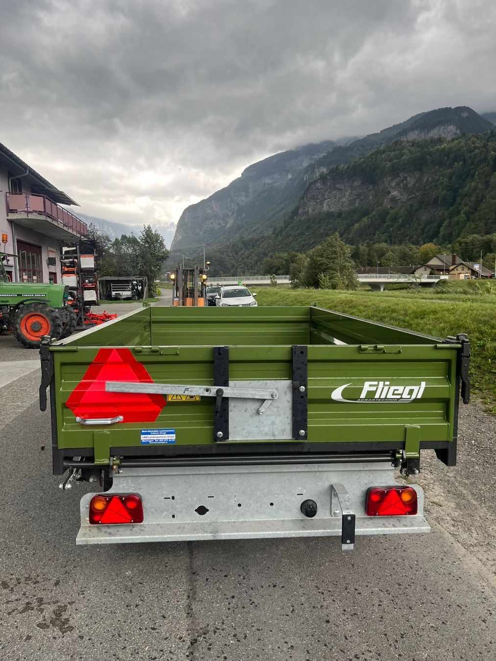 Autoribaltabili: Fliegl EDK 40 Dreiseitenkipper – Nuovo (secondo la descrizione) da Meiringen venduto da LMMLandmaschinenGmbH 1
