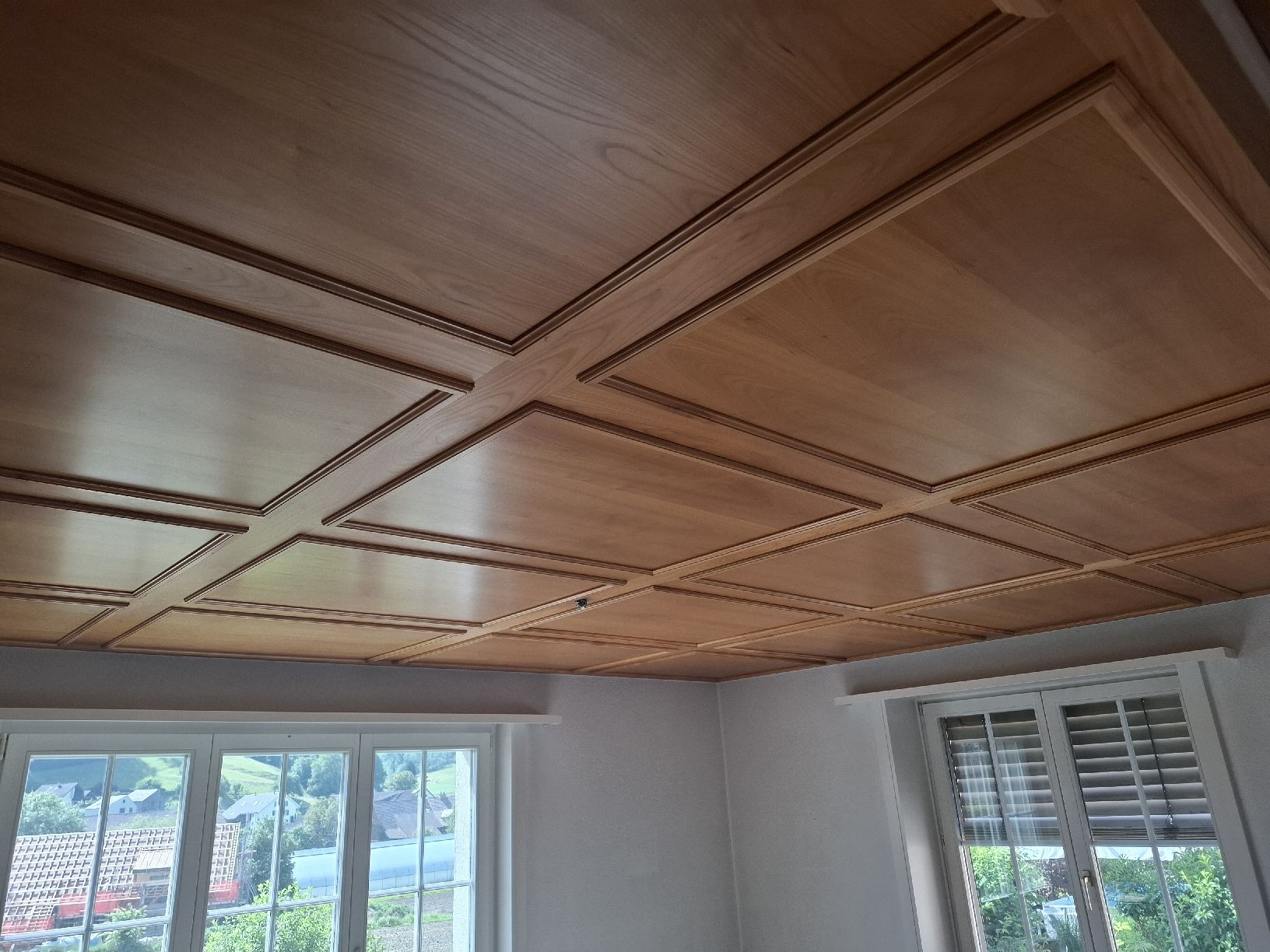 Articoli in legno: Antike Kirschholz Kassettendecke – Usato da Ammerswil AG venduto da Treemountain