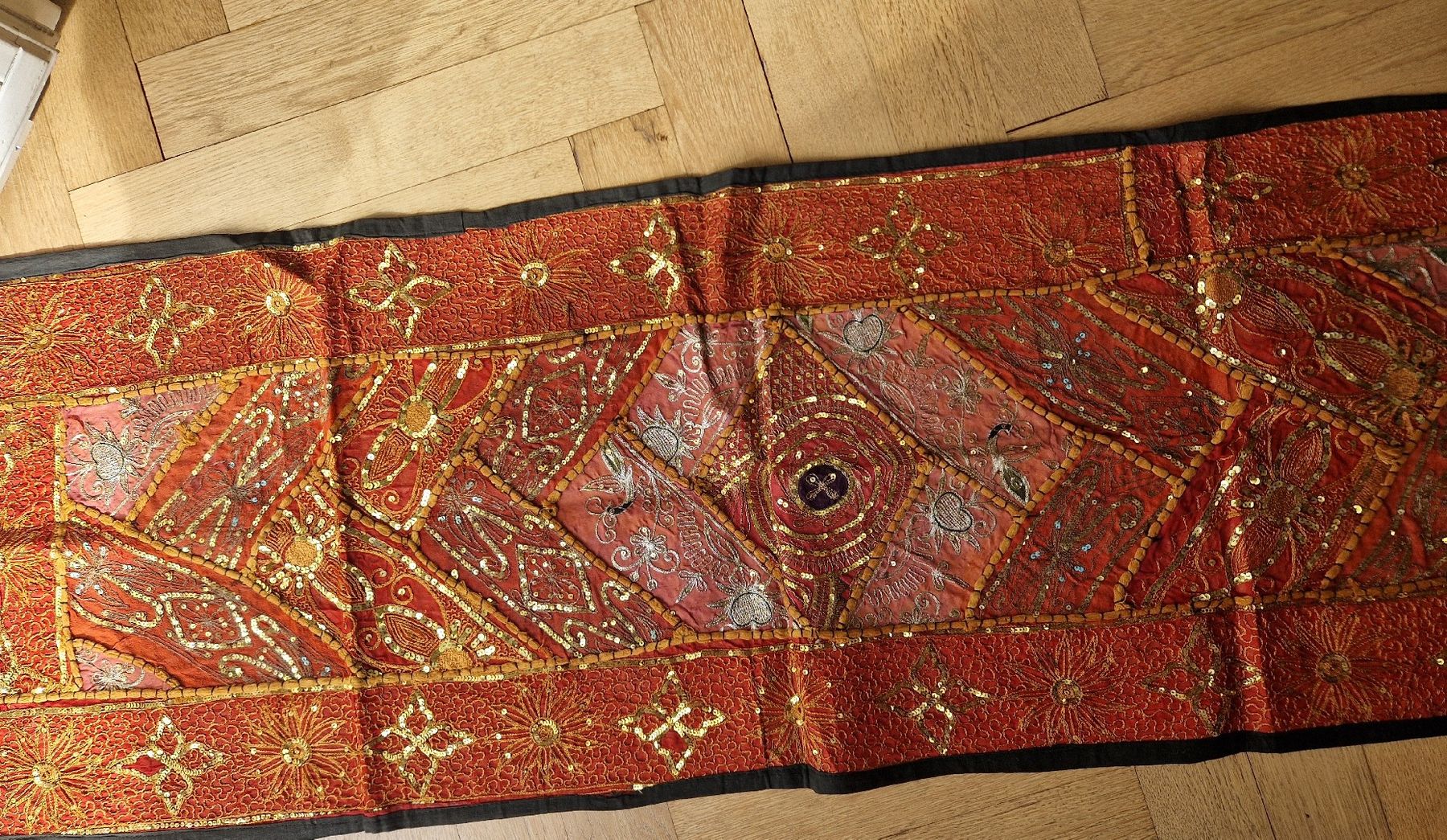Stoffe: Tischläufer / Indischer Patchwork Handbestickt – Gebraucht aus Küsnacht ZH von 2011_ 1