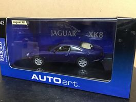 AUTOart Jaguar XK8 Coupe Blau 1:43 Modellauto