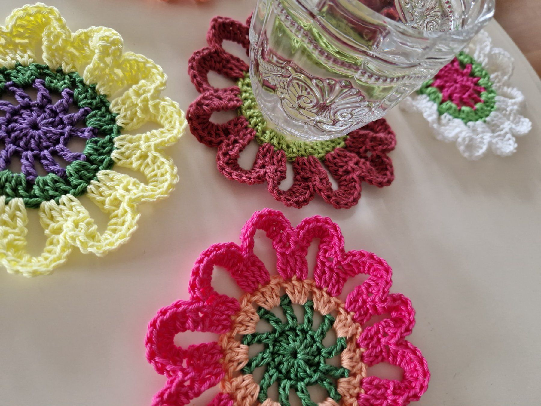Sottobicchieri: 6 Gehäkelte bunte Blumen Untersetzer, Coaster, Handmade – Nuovo (secondo la descrizione) da Neuhausen am Rheinfall venduto da Alchimista 5