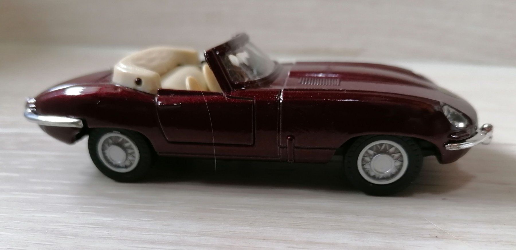 Jaguar Modellautos: Modellauto Jaguar Cabriolet Mst. 1:38 rot – Gebraucht aus Oberurnen von mackrokodile