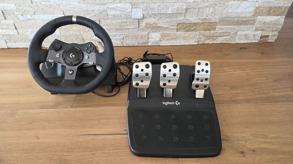 Logitech G920 Driving Force / Racing Wheel für XBox und PC (Gebraucht ...