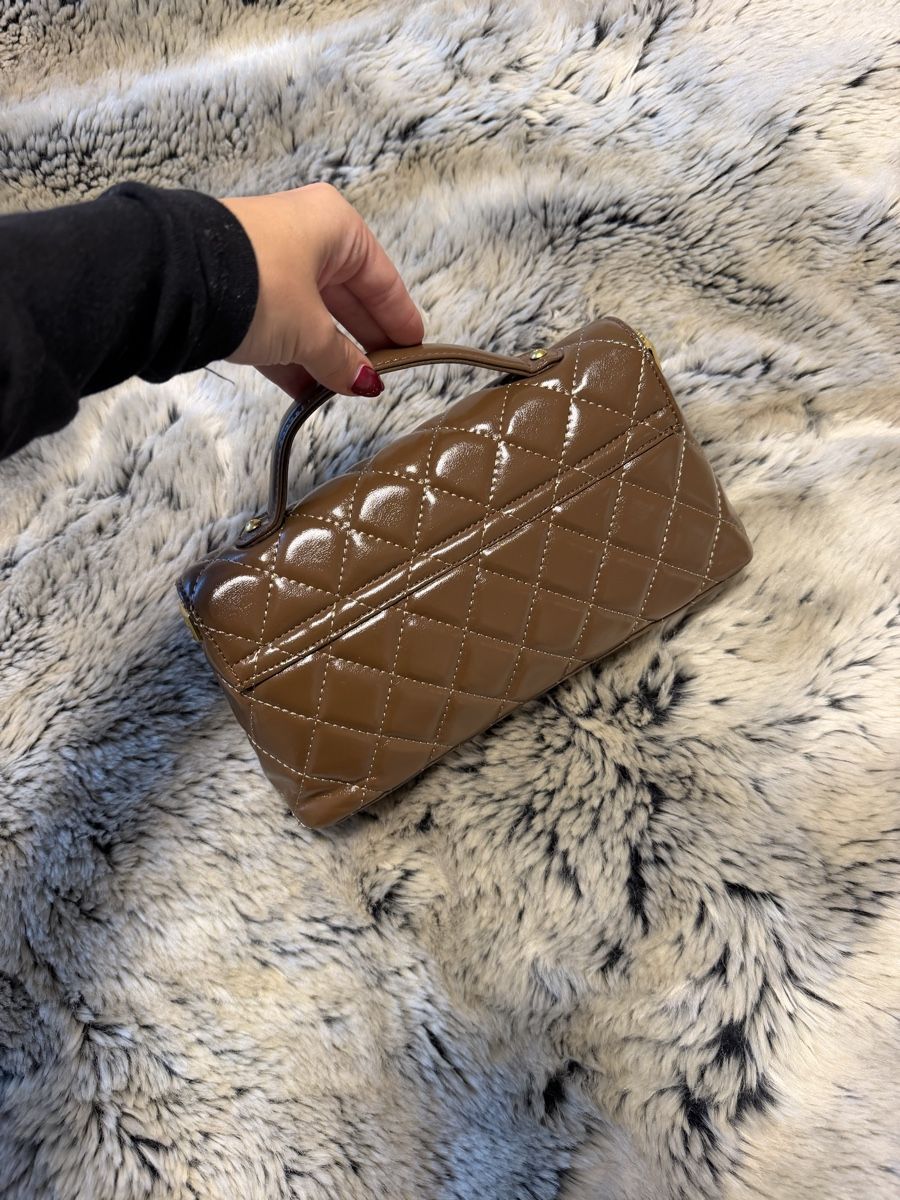 Taschen für Damen: Tasche braun Lackleder mit Kette – Gebraucht aus Kloten von wic_dx8k 2