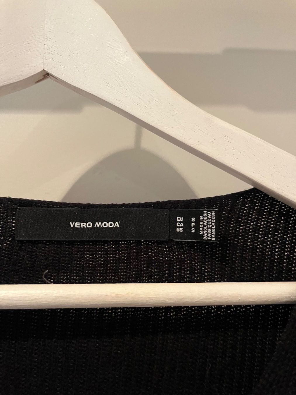 Maglioni & Felpe: Vero Moda Pullover mit V-Ausschnitt, schwarz – Usato da Gockhausen venduto da Takatuka04 2