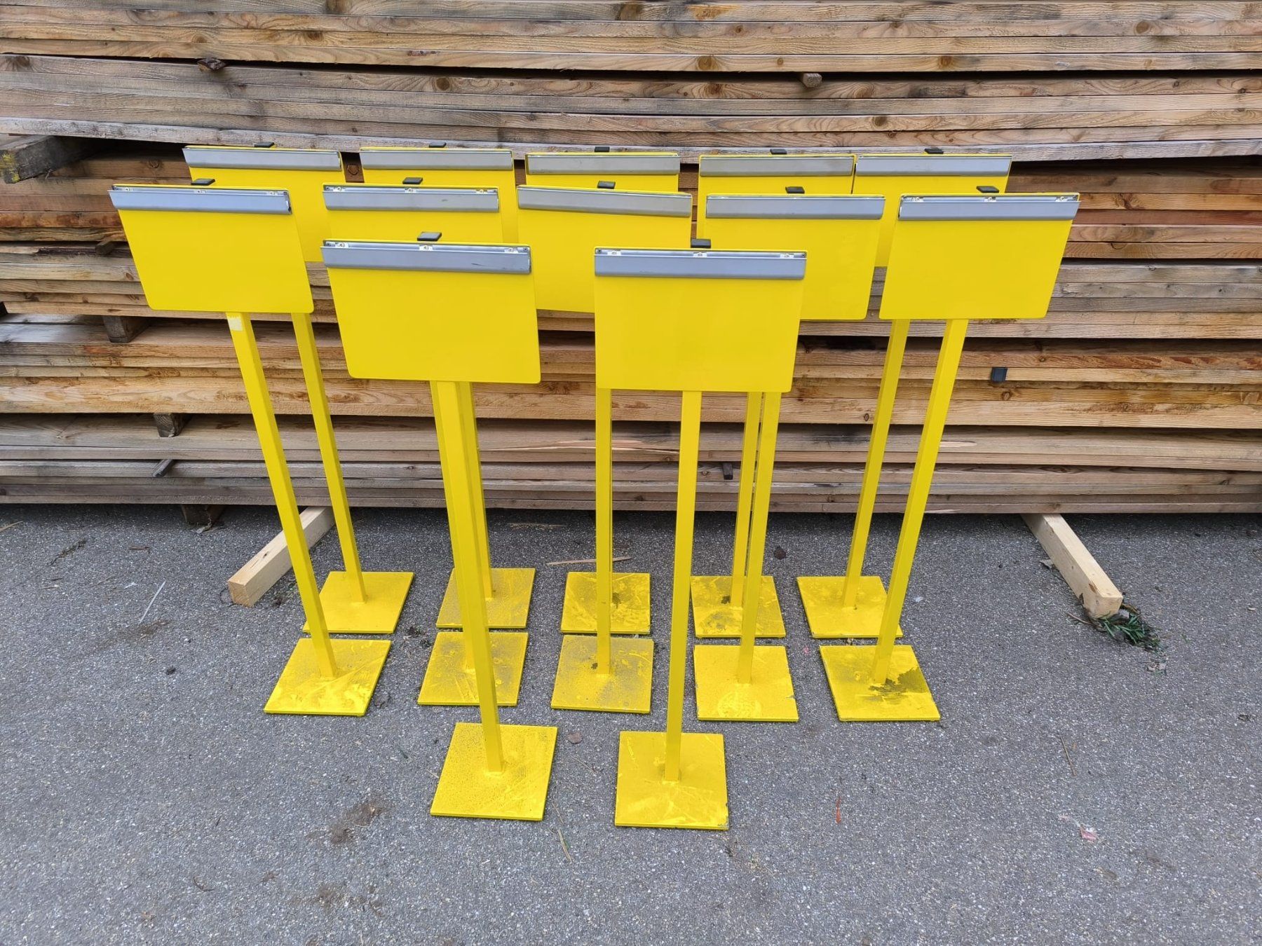Sonstige Dekorationen & Accessoires: Plakatständer mit Fuss, Kundenstopper – Gebraucht aus Bern von AlexV17 4