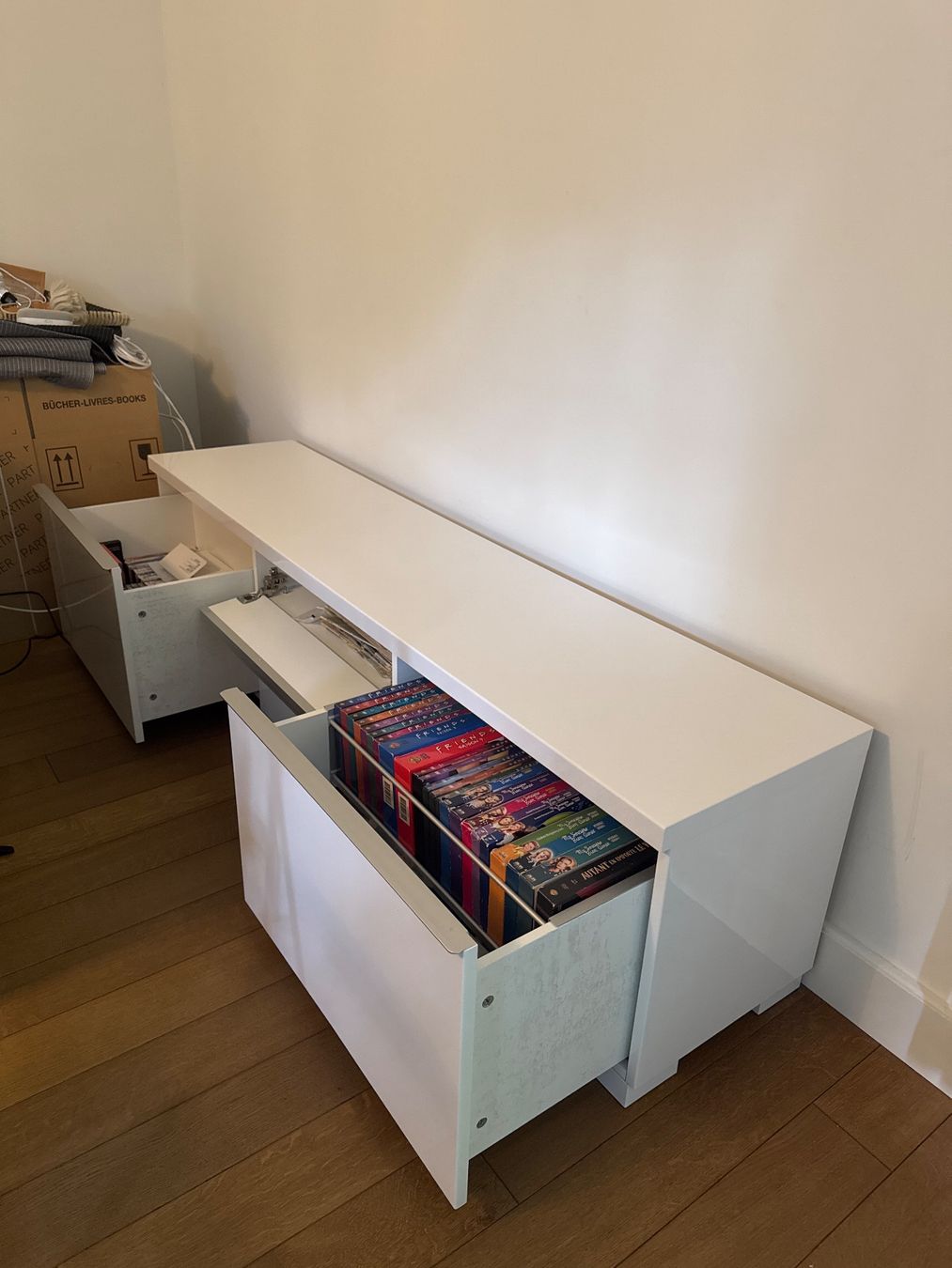 Ikea Meubles TV: Sideboard Hochglanz weiss mit Schubladen und Fächern – D'occasion à Zürich par khn_tc6g 2