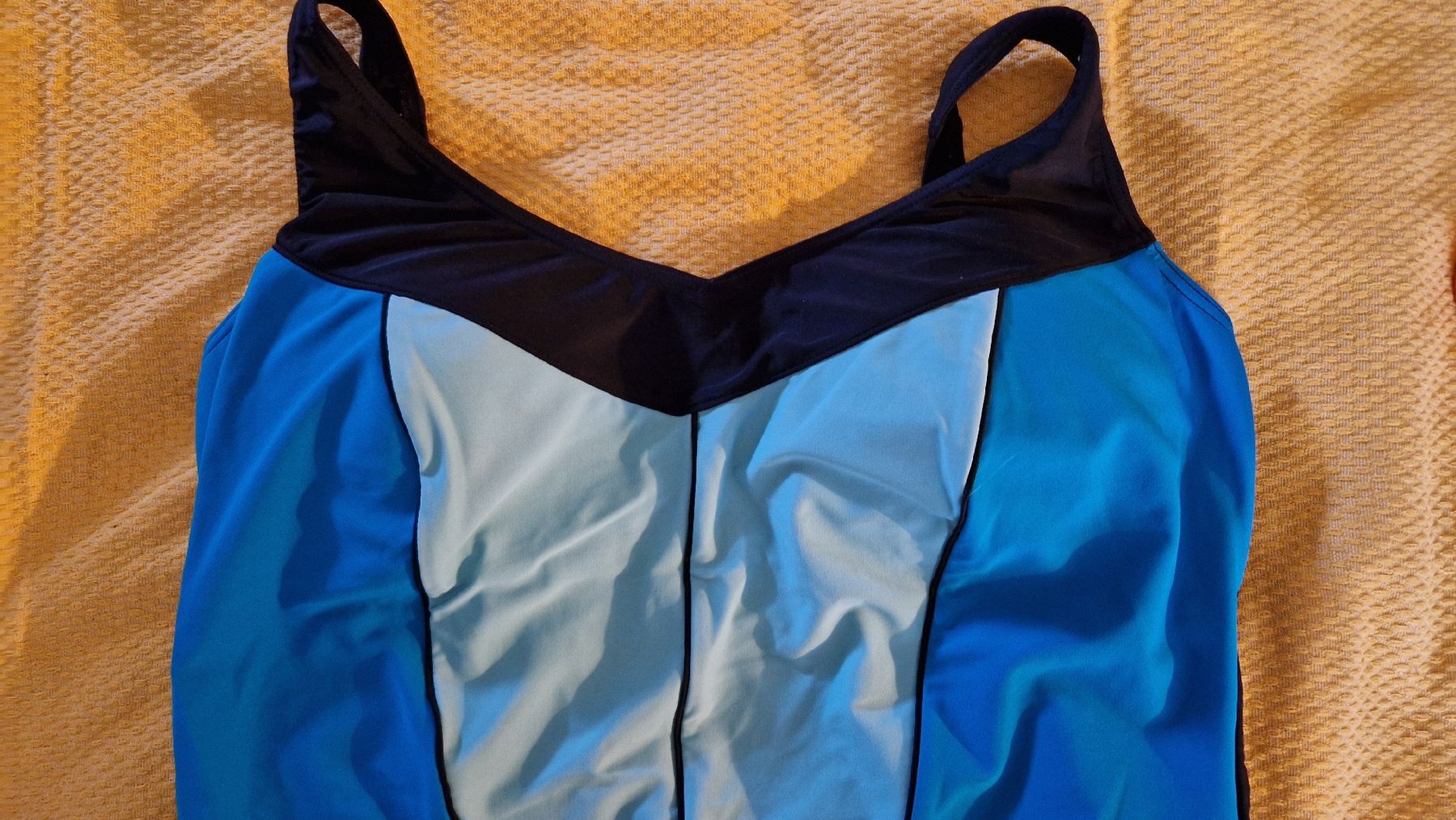 Costumi da bagno & Bikini: Badeanzug E-Cup, Gr. 44, Blau Schwarz – Usato da Oberengstringen venduto da Asteroid56 1