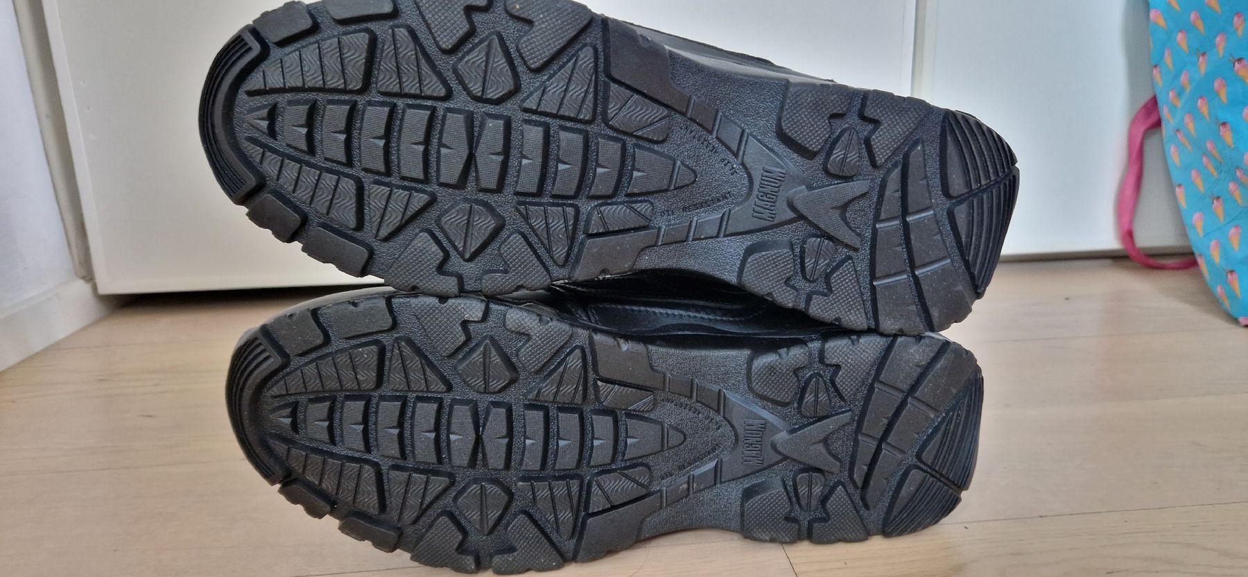 Magnum Scarpe da uomo: Magnum Elite Spider 8.0 Size 45 – Nuovo (secondo la descrizione) da Le Landeron venduto da Isotoxin 2