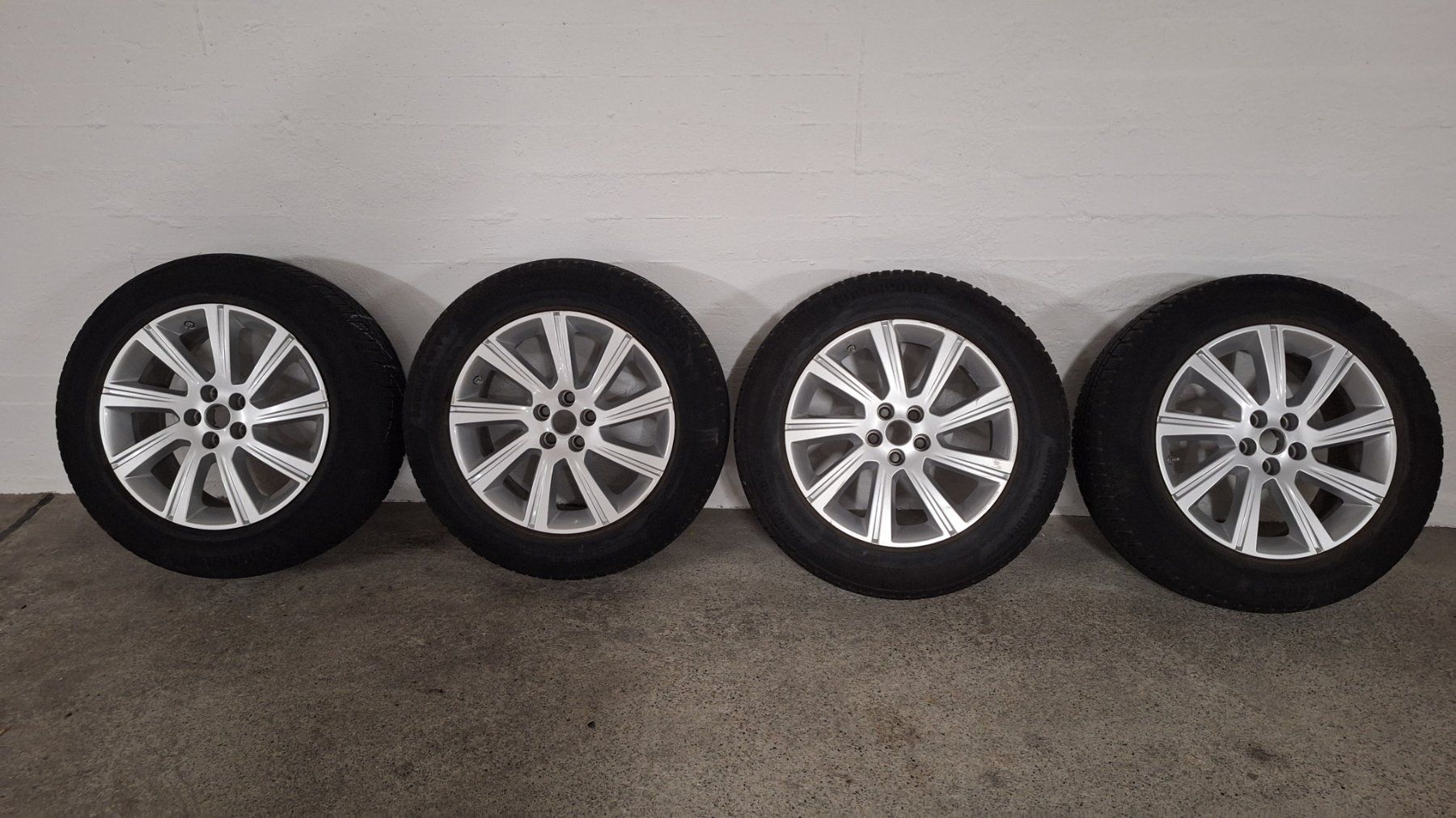 Jaguar Pneumatici & Ruote complete: Winterräder Alu - 235/60/R18 103V Jaguar E-Pace – Usato da Fällanden venduto da Ricardo-Vic
