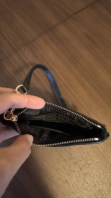 Taschen für Damen: Michael Kors Mini Handgelenktasche, schwarz – Gebraucht aus Luzern von bar_v528 1