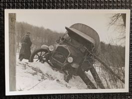 Altes Photo / Unfall mit Militär Fahrzeug "BERNA" ca. 1930
