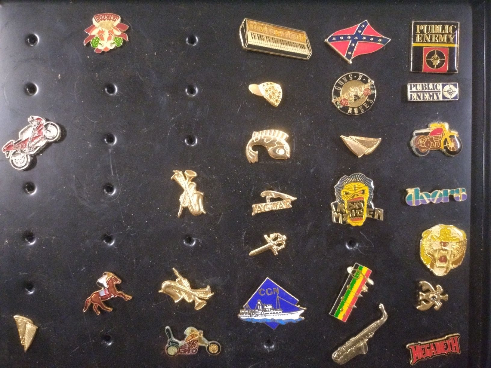 Plaketten & Abzeichen: Collection de Pins divers  Doors Megadeth 70+ pièces – Gebraucht aus Farvagny-le-Grand von LaCaverne 1