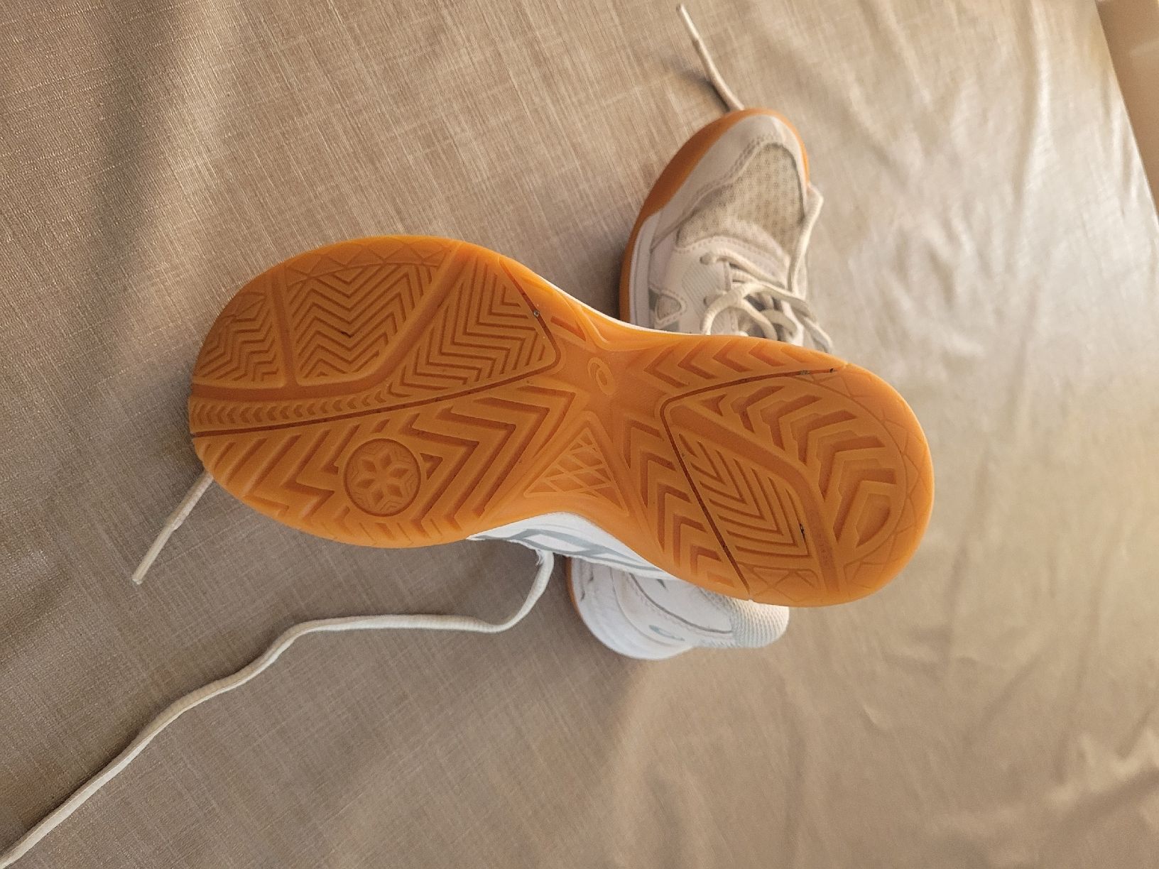 Scarpe per ragazzi: Asics Hallenschuh – Usato da Studen BE venduto da claudia.82 1