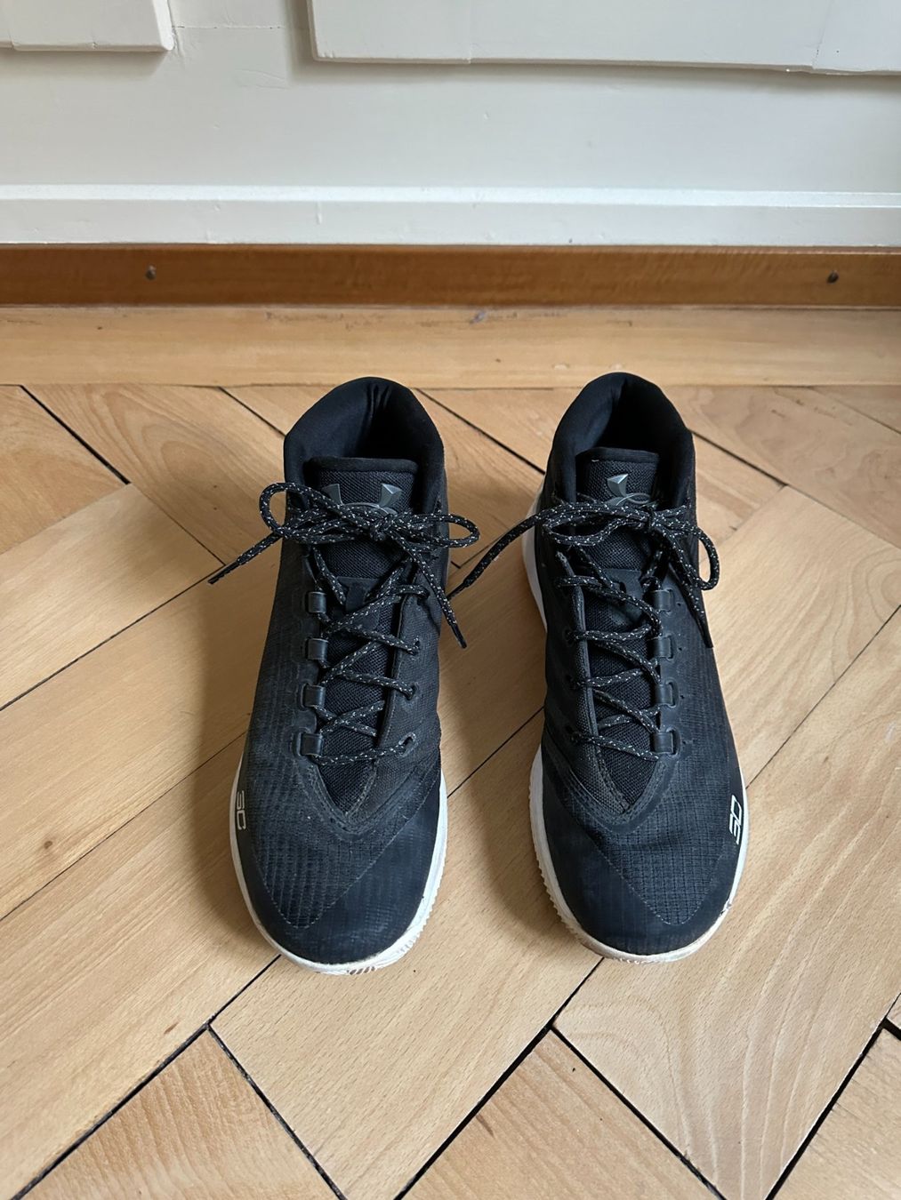 Under Armour Scarpe da uomo: UNDER ARMOUR - Sport Sneaker schwarz 44.5 – Usato da Zürich venduto da Diazaio 1