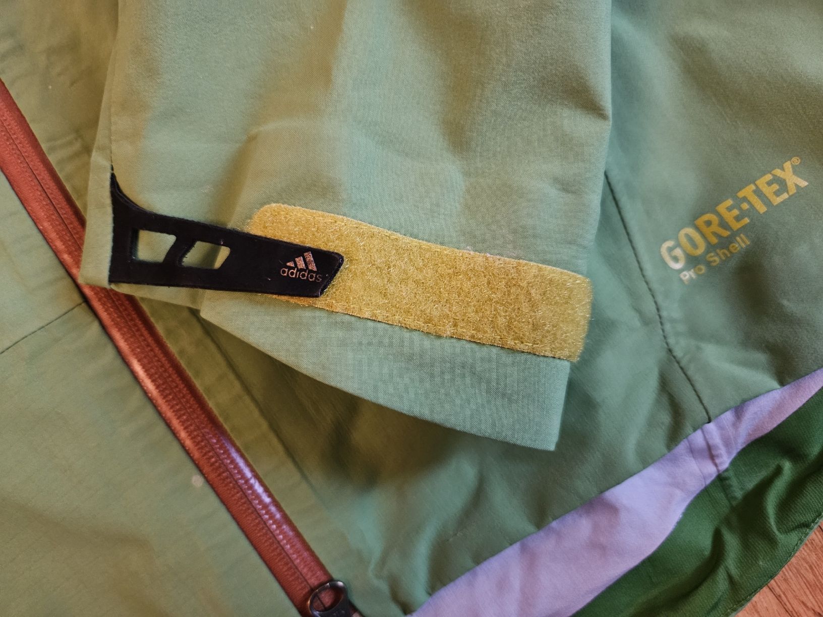 Adidas Vestes: Adidas Super Trekking GoreTex Pro Shell – D'occasion à Vevey par Photech 5