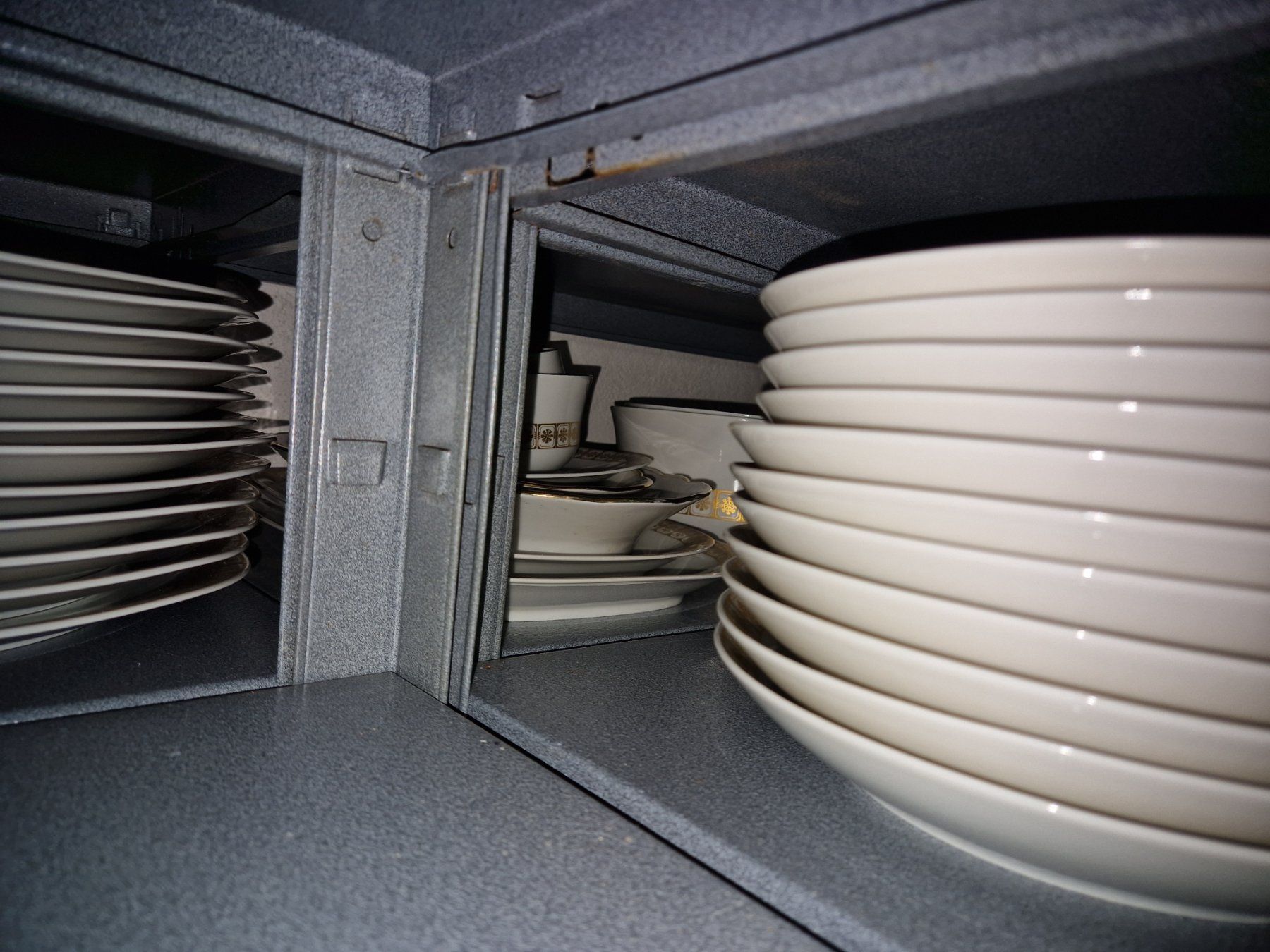 Set di piatti: Tafelservice Suisse Langenthal – Usato da Zürich venduto da Dana_71 5