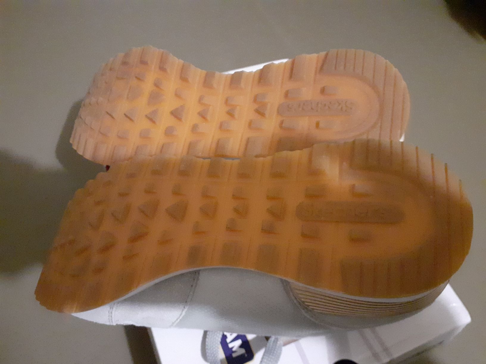 Skechers Scarpe da donna: Neue Skechers Sneaker, hellgrau, Grösse 36 – Nuovo (secondo la descrizione) da Zürich venduto da zurclich 3